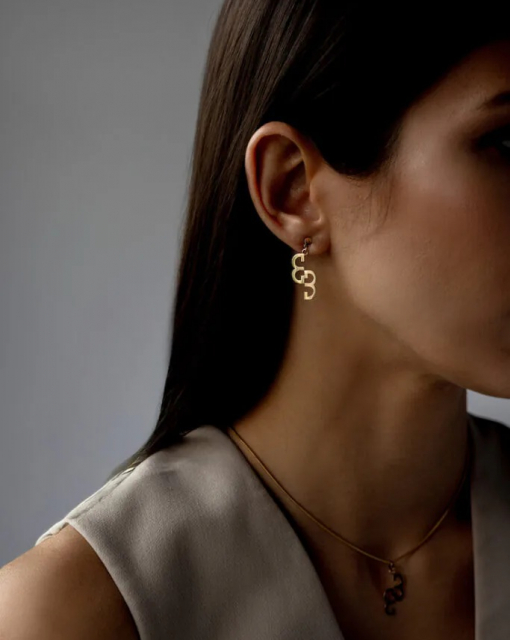 Kolczyki złote - rodzaje, zapięcia i najczęstsze błędy przy wyborze