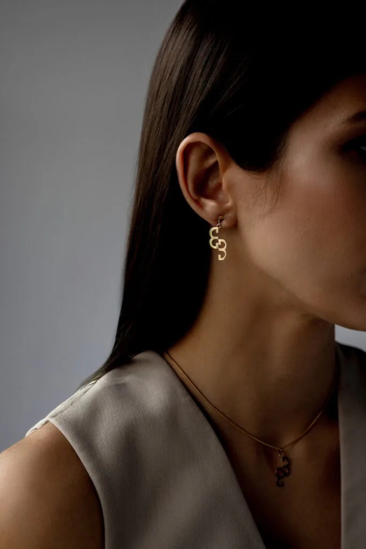 Kolczyki złote - rodzaje, zapięcia i najczęstsze błędy przy wyborze