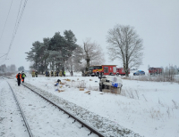 Pociąg uderzył w busa na przejeździe kolejowym