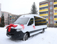 Uroczysty odbiór autobusu w Zespole Szkół Specjalnych