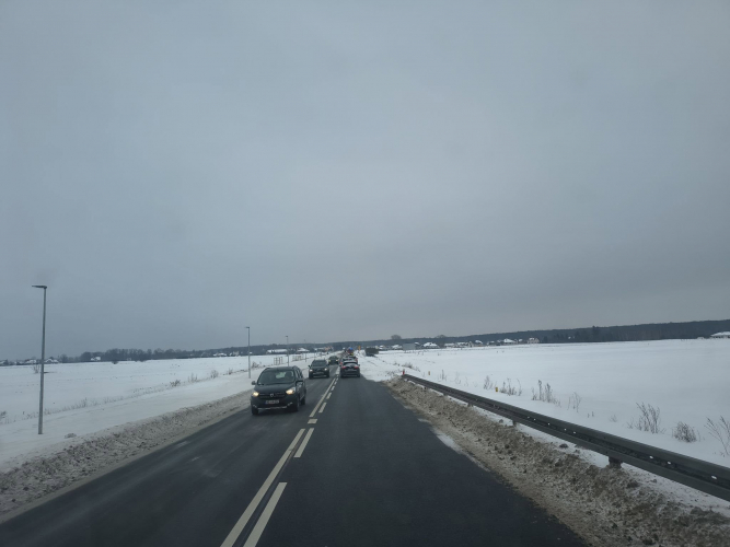 Osobówka dachowała w rowie