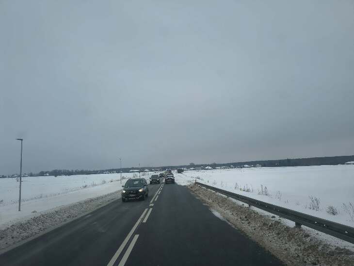 Osobówka dachowała w rowie