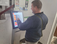 Elektroniczny system kolejkowy w Wydziale Komunikacji