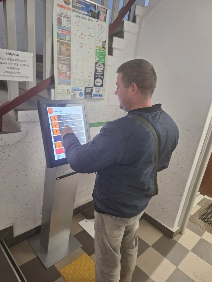 Elektroniczny system kolejkowy w Wydziale Komunikacji