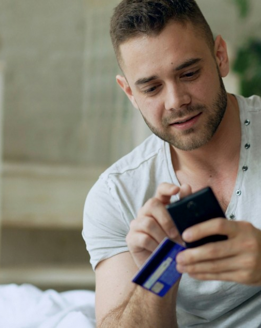 Kupujesz nowy telefon online? Uważaj na te oszustwa