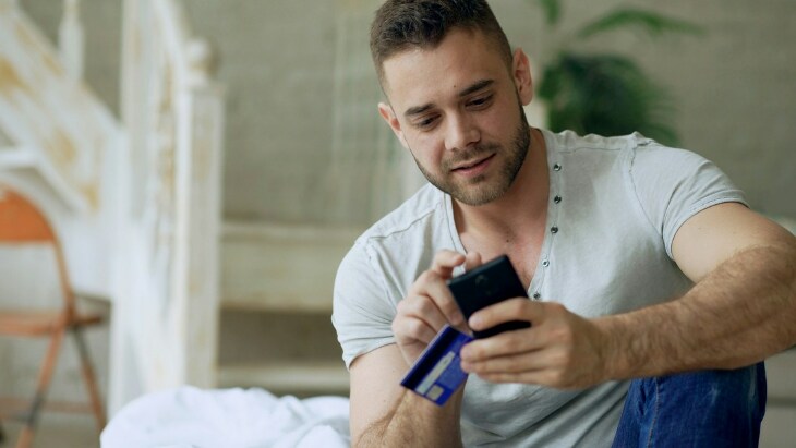 Kupujesz nowy telefon online? Uważaj na te oszustwa