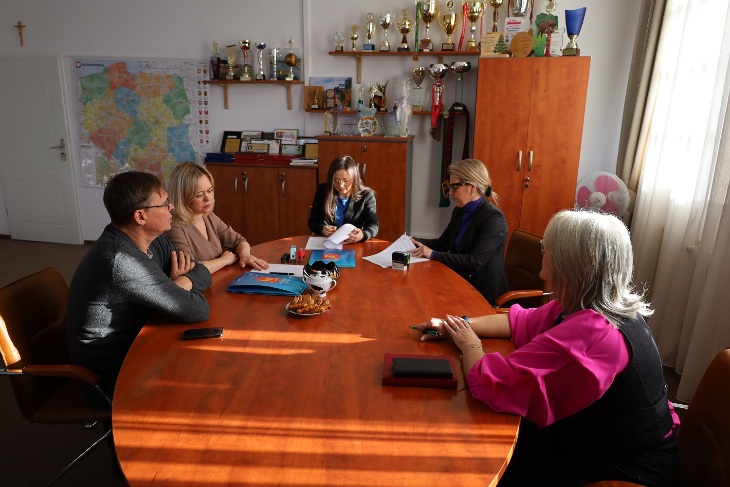 Podpisanie umowy na rozbudowę skrzyżowania w Wierzbowie