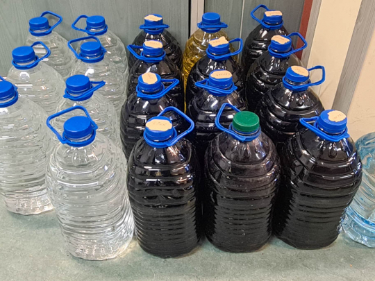 Zabezpieczyli 100 litrów nielegalnego alkoholu