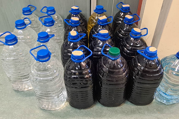 Zabezpieczyli 100 litrów nielegalnego alkoholu