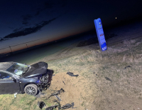 Samochód osobowy wpadł do przydrożnego rowu