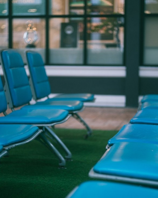 Pierwszy lot samolotem z regionu. Co warto wiedzieć przed podróżą?