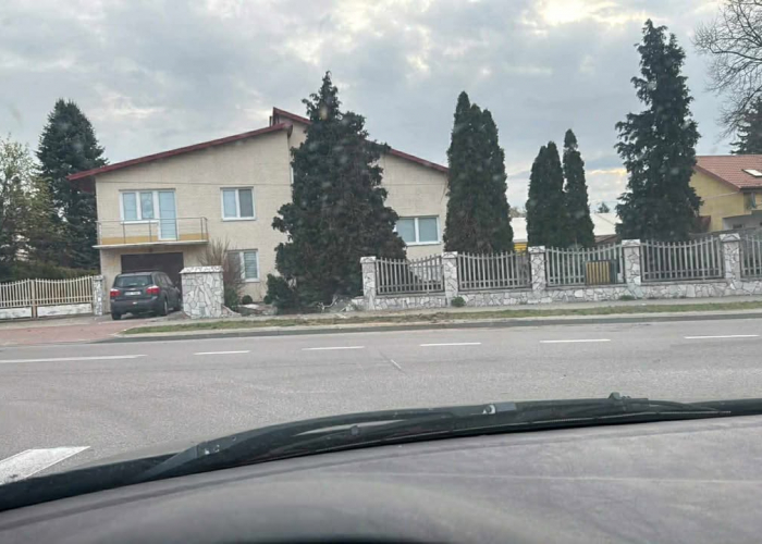 Pijany kierowca jazdę zakończył na płocie