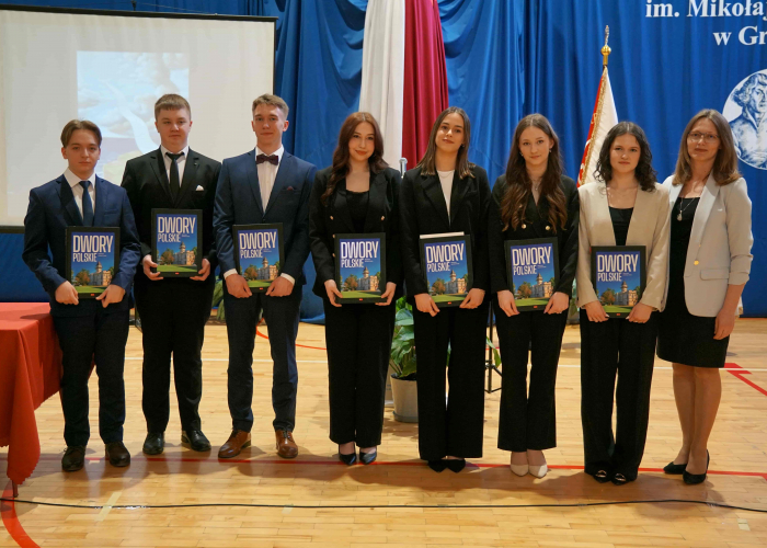 Uroczystość pożegnania IV klas w I LO