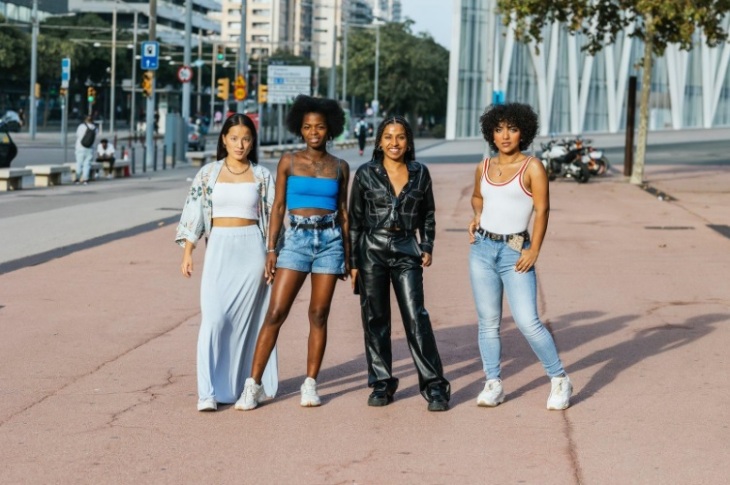 Sandały, klapki i espadryle - przewodnik po damskich butach na lato