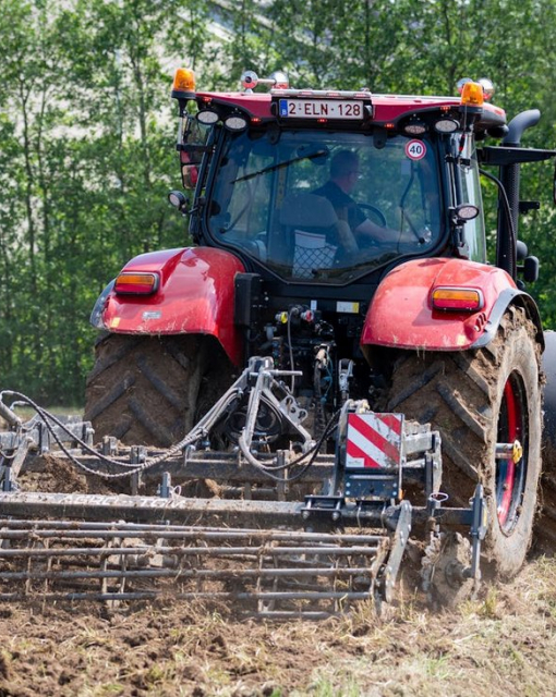 Na co zwrócić uwagę przy wyborze części zamiennych do ciągników? Klucz do niezawodności w rolnictwie