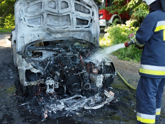 Poranny pożar audi w Prostkach