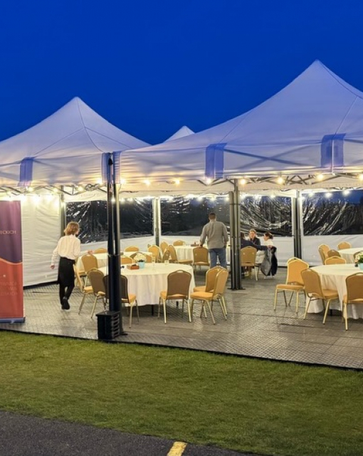 Namiot cateringowy - mobilne zadaszenie dla gastronomii, eventów i stref premium
