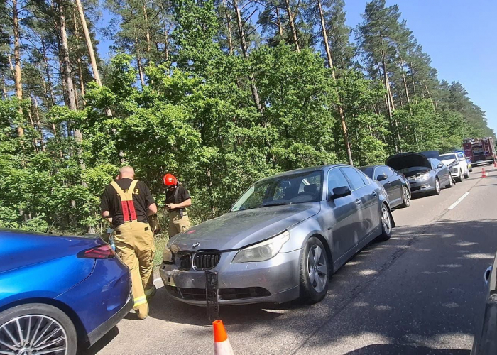 Kolizja pięciu aut na DK65