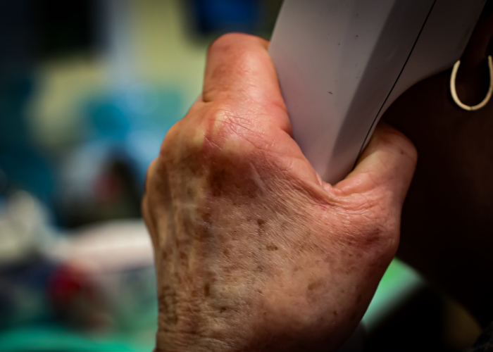 Seniorka uwierzyła, że ratuje wnuczkę. Straciła 90 tys. zł