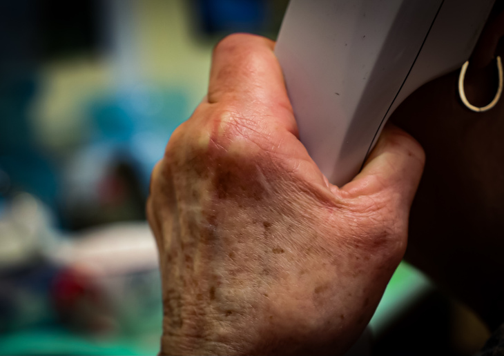 Seniorka uwierzyła, że ratuje wnuczkę. Straciła 90 tys. zł