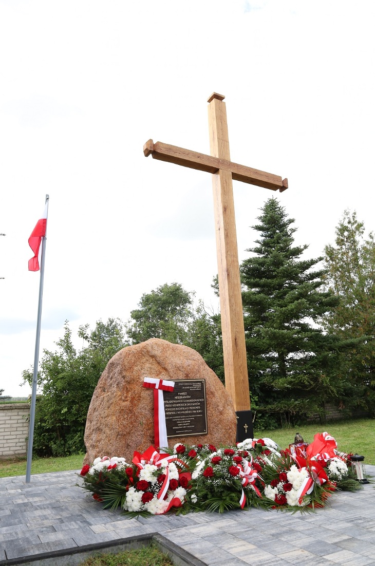 Odsłonięcie tablicy memoratywnej w Przechodach