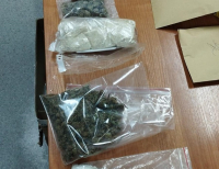 Siatka dilerów rozbita! Ponad 2 kg narkotyków i broń w rękach policji