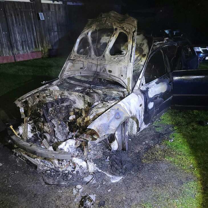 Nocny pożar samochodu w Wąsoszu. Ogień strawił pojazd