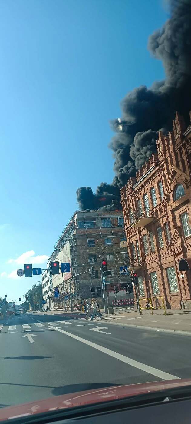 Duży pożar na budowie w Białymstoku. Ewakuowano ponad 60 osób!
