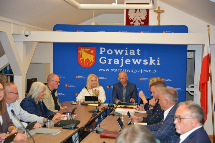 Nadzwyczajna sesja Powiatu: Godzina obrad i komplet decyzji