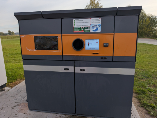System kaucyjny w Grajewie. Część mieszkańców chwali butelkomaty