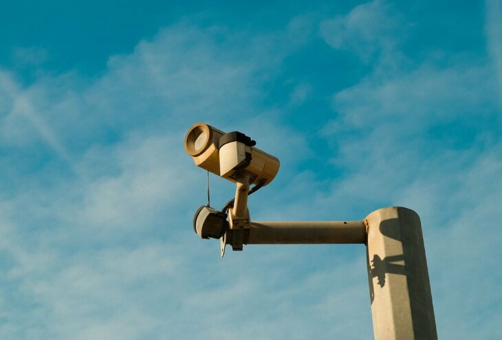Jak zamontować monitoring tam, gdzie nie ma prądu ani internetu?