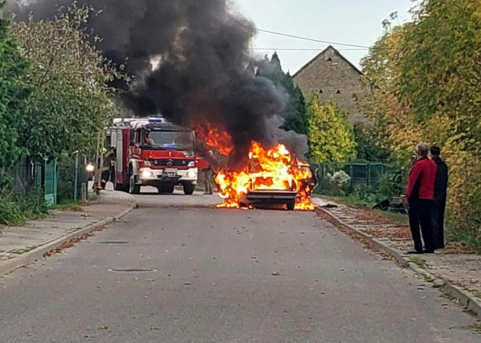 Pożar Audi w Radziłowie. Ogień objął tył pojazdu i wnętrze