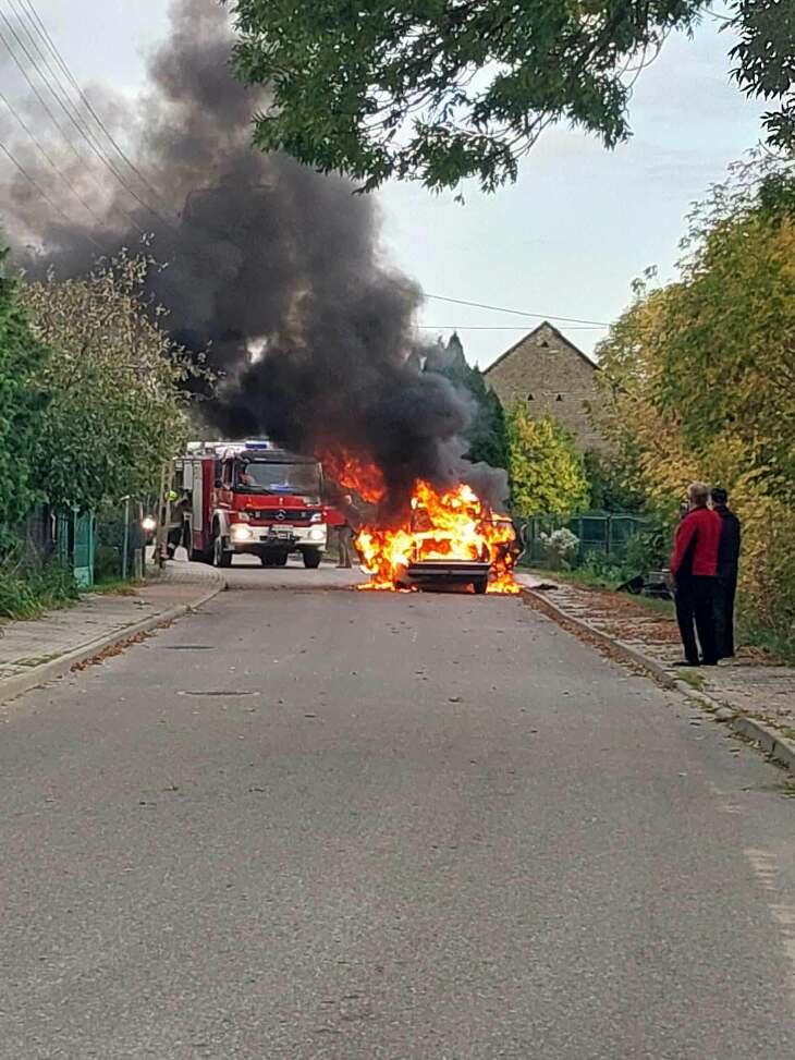 Pożar Audi w Radziłowie. Ogień objął tył pojazdu i wnętrze
