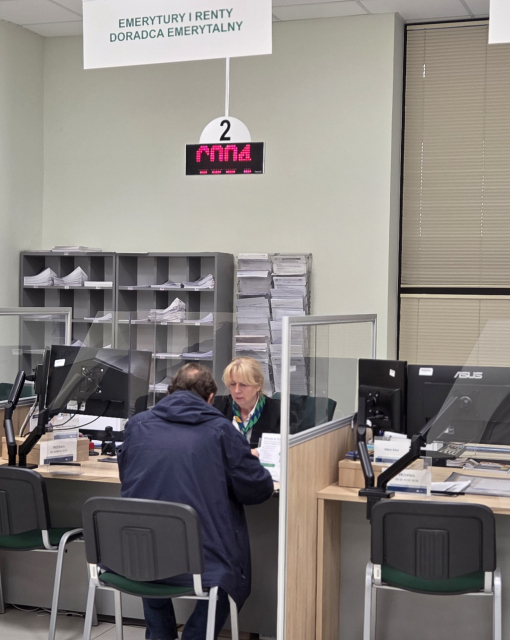 Myślisz o emeryturze? Nie podejmuj pochopnie decyzji. Umów się z doradcą ZUS