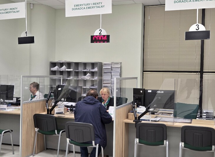 Myślisz o emeryturze? Nie podejmuj pochopnie decyzji. Umów się z doradcą ZUS
