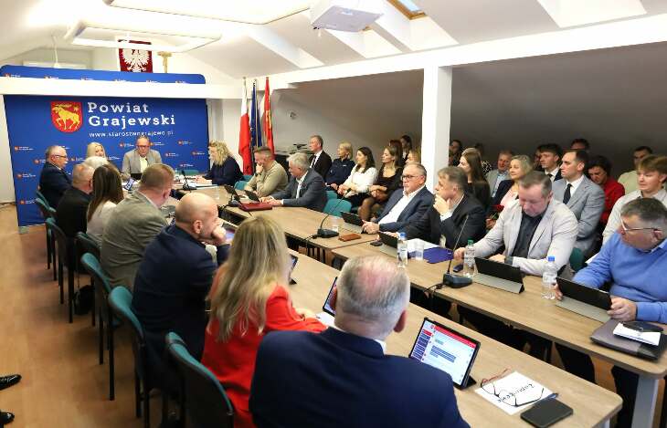 Nagrody i stypendia Starosty wręczone podczas sesji Rada Powiatu