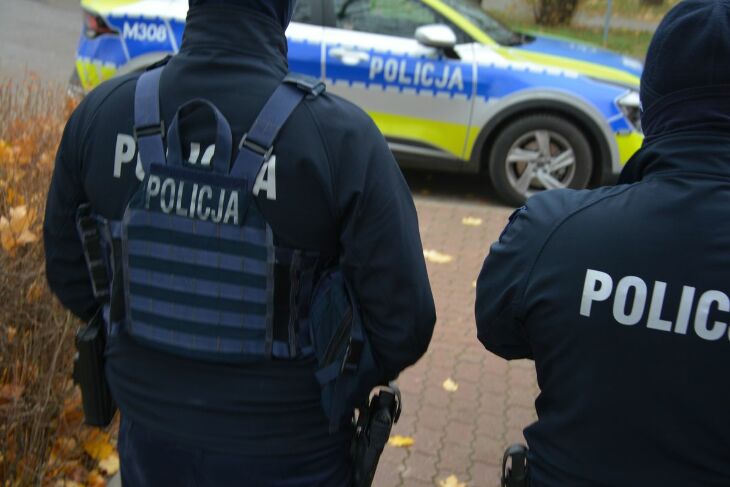 Kronika policyjna: Pijani kierowcy, szantaż nagimi zdjęciami i nielegalne wyścigi