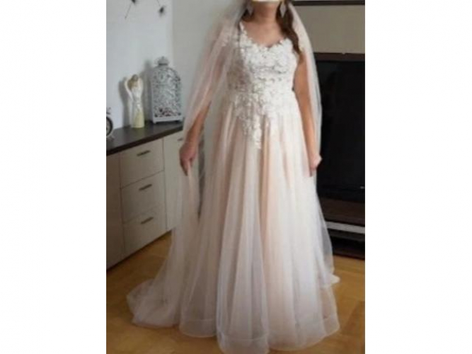 Grajewo ogłoszenia: Witam:) 
sprzedam piękna suknię ślubną w kolorze ivory...