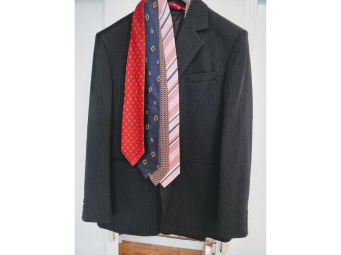 Grajewo ogłoszenia: Sprzedam garnitur męski 3 częściowy wraz  z krawatami:...