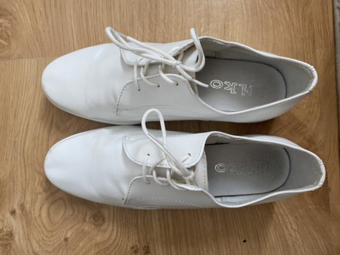 Grajewo ogłoszenia: Sprzedam białe pantofle do komunii.