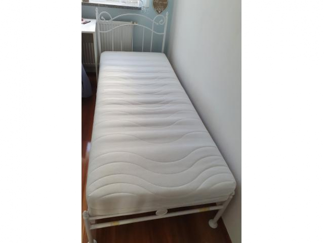 Grajewo ogłoszenia: Sprzedam ładne ,metalowe łóżko 80x200 cm ,z materacem....