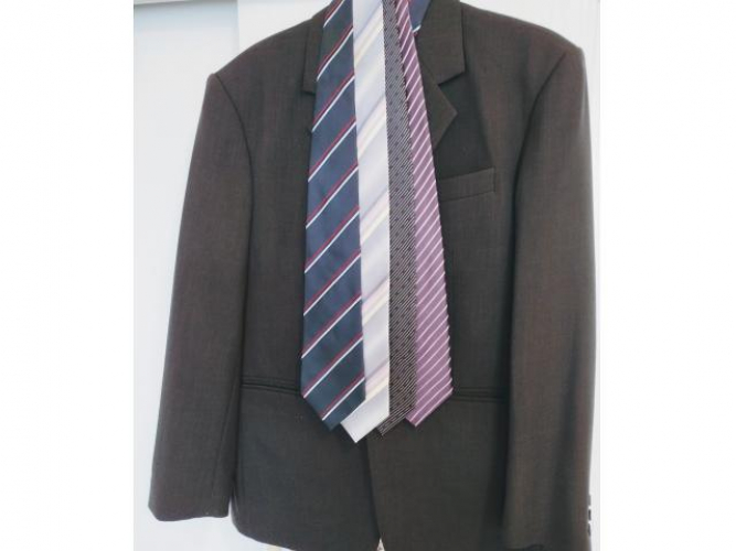 Grajewo ogłoszenia: Sprzedam garnitur 3 częściowy  wraz z krawatami  : wzrost 176cm,...