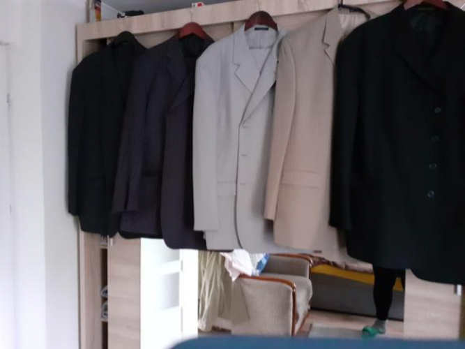 Grajewo ogłoszenia: Sprzedam: 4 garnitury, 10 koszul męskich różne kolory, kurtka...