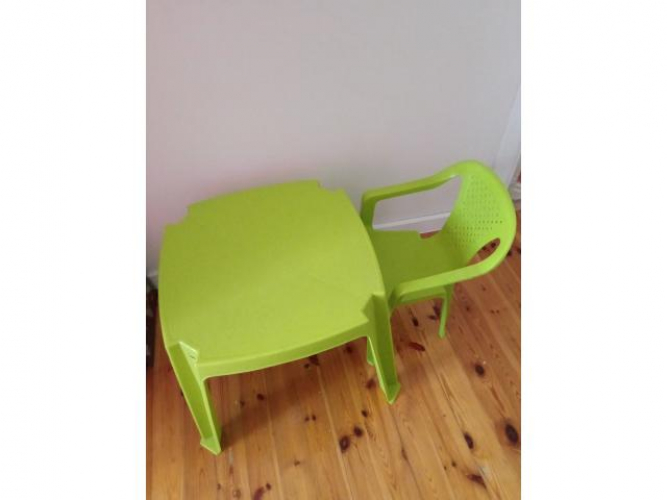 Grajewo ogłoszenia: Sprzedam plastikowy stolik z krzesełkiem w kolorze limonkowym....