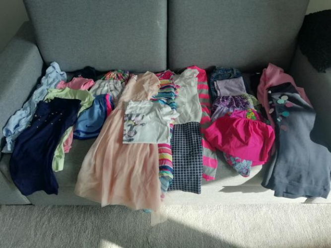 Grajewo ogłoszenia: Sprzedam ubranka dla dziewczynki, r. 140-146 (10-12 lat): 3 bluzy,...