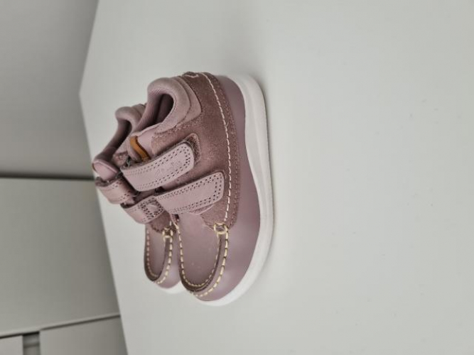 Grajewo ogłoszenia: Witam, na sprzedaż posiadam buty dziecięce:
-fioletowe buty...