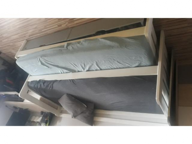 Grajewo ogłoszenia: Sprzedam łóżko rozsuwane dwupiętrowe z materacami.