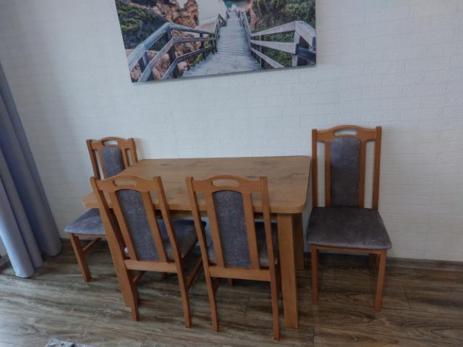 Grajewo ogłoszenia: Witam. Sprzedam stół z 4 krzesłami. Wymiary 120x70po rozlorzeniu...