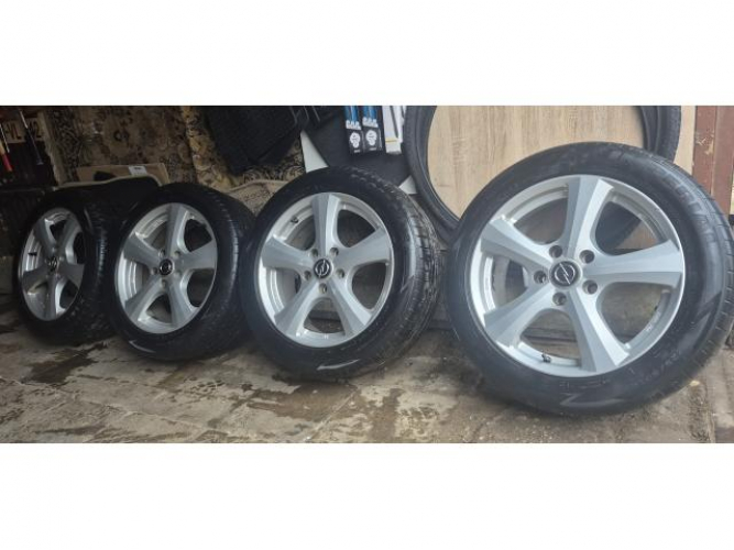 Grajewo ogłoszenia: Sprzedam komplet felg aluminiowych z oponami letnimi do Insigni....