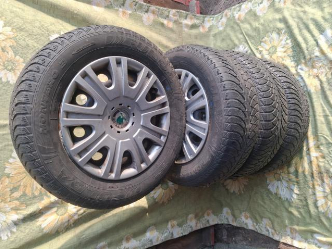 Grajewo ogłoszenia: Sprzedam komplet kół z oponami zima+kołpaki do Skody Octavii....